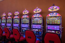 Kasino Langsung: Blackjack, Roulette, Baccarat Studio kasino langsung yeti878 dengan dealer profesional dan multi-kamera